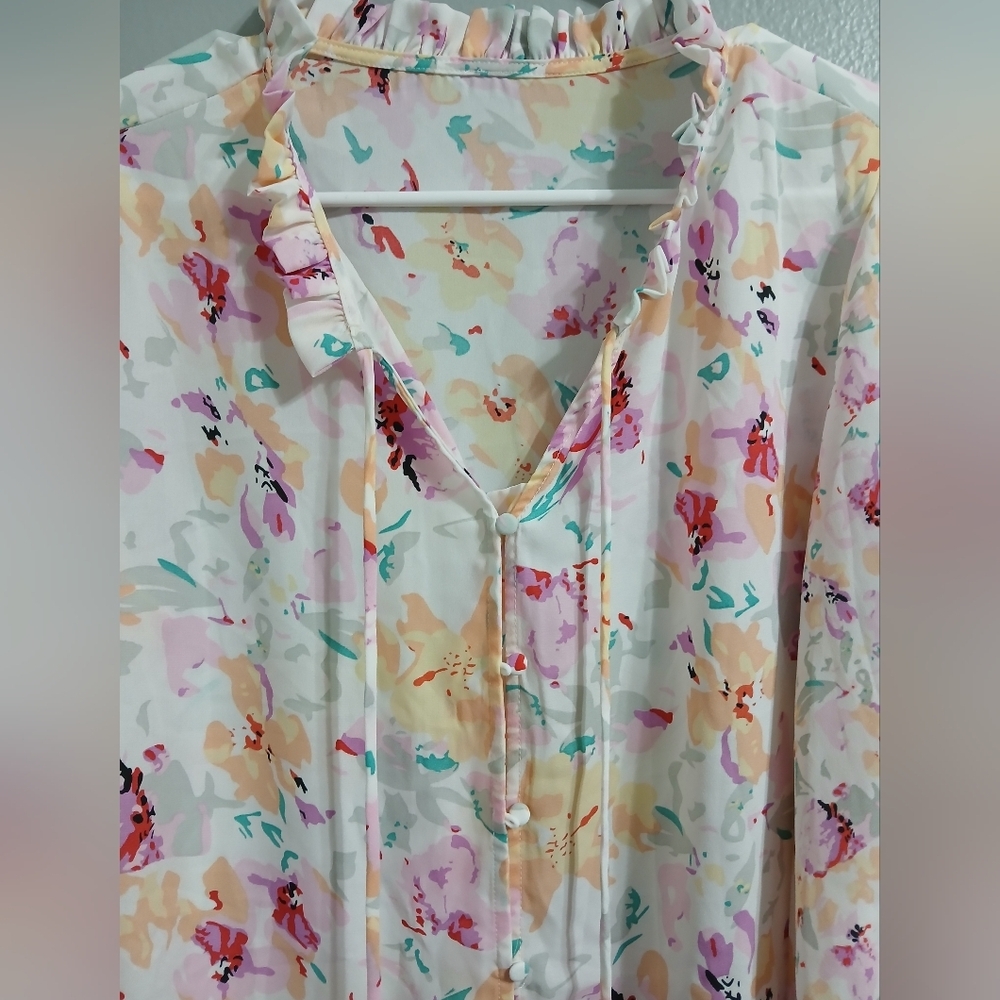 Floral Women's Top - Picture 4 of 9